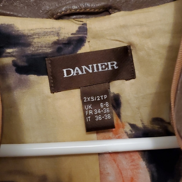 Womens danier leather jacket - Picture 4 of 8